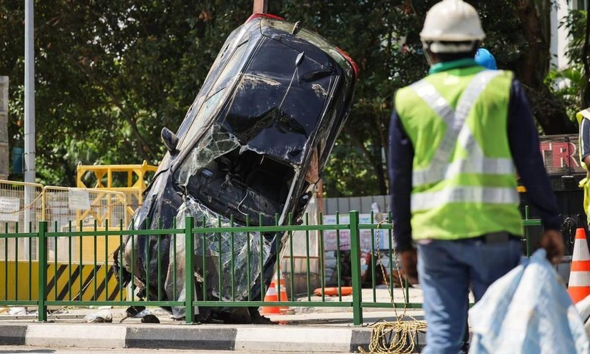 Sinkhole di Singapura Telan Mobil, Hanya 3 Menit Sopir Berhasil Dievakuasi